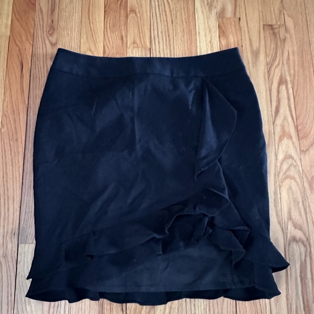 WHBM ruffled split skirt in black